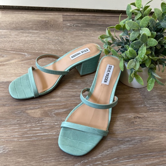 Steve Madden Issy Crock Embossed Block Heel Sandals Mint Green - Picture 2 of 9